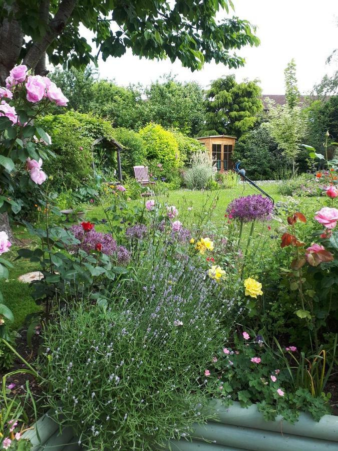 Santi Bhavana Bed & Breakfast ウエストベリー エクステリア 写真