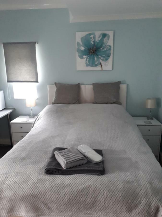 Santi Bhavana Bed & Breakfast ウエストベリー エクステリア 写真